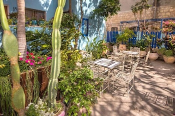 port inn hostel