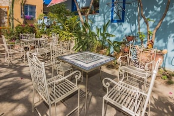 port inn hostel