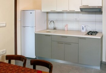 port inn hostel