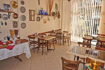 port inn hostel