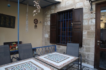 port inn hostel