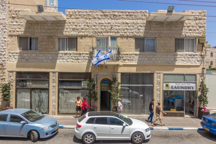 port inn hostel