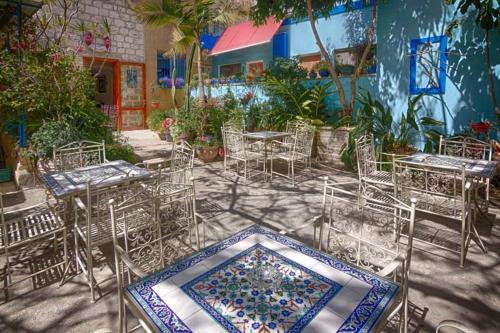 port inn hostel