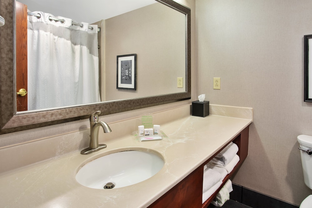 holiday inn university plaza bowling green by ihg