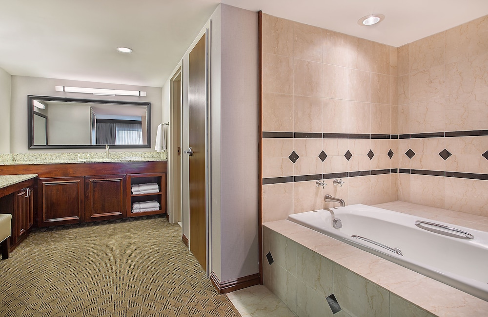 holiday inn university plaza bowling green by ihg