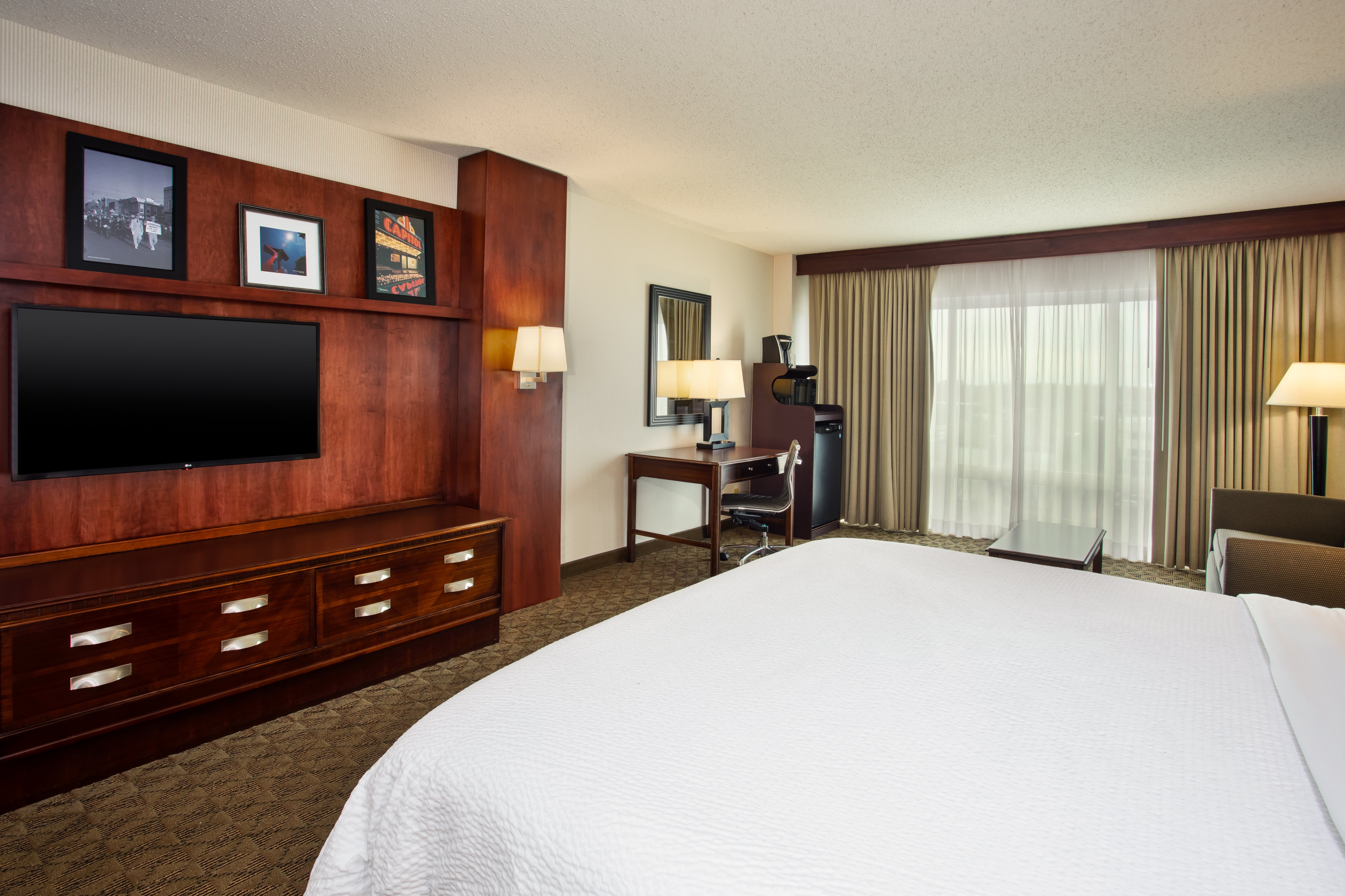 holiday inn university plaza bowling green by ihg