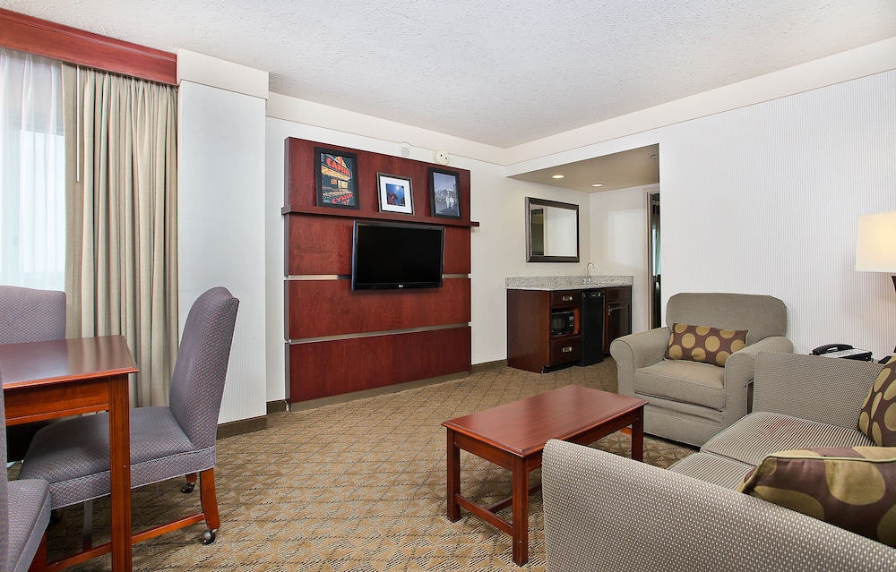 holiday inn university plaza bowling green by ihg