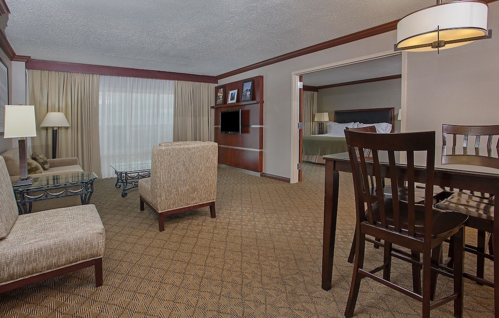 holiday inn university plaza bowling green by ihg