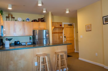 long trail house condominiums at stratton mountain