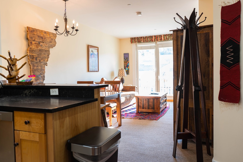 long trail house condominiums at stratton mountain