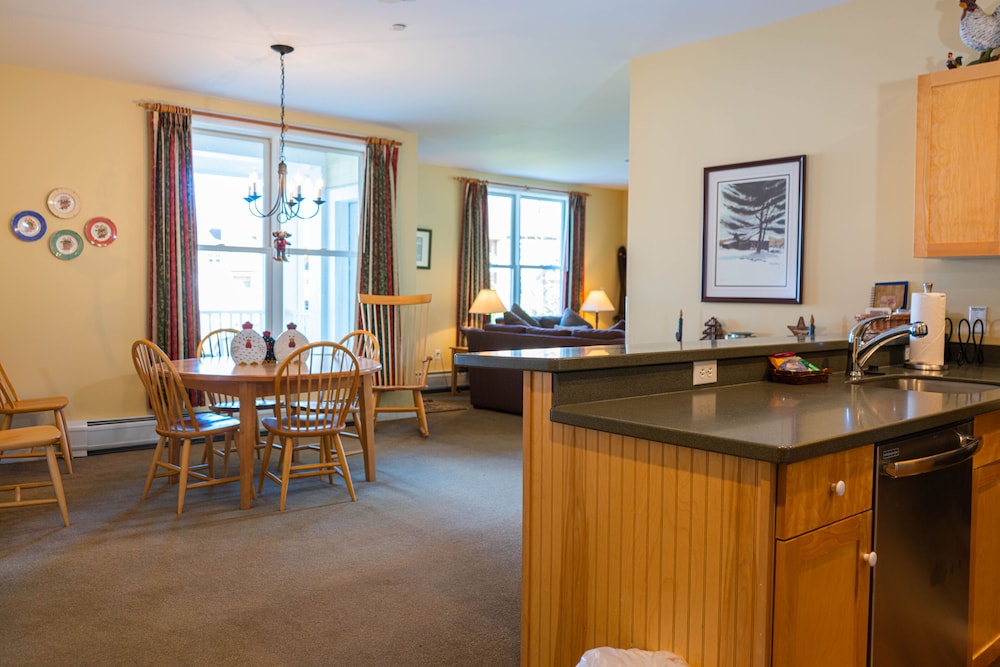 long trail house condominiums at stratton mountain