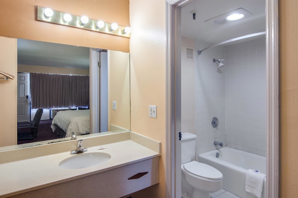 travelodge macon north