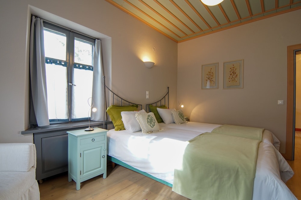 kiriaki guesthouse and suites