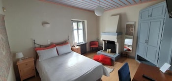 kiriaki guesthouse and suites