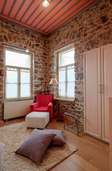 kiriaki guesthouse and suites