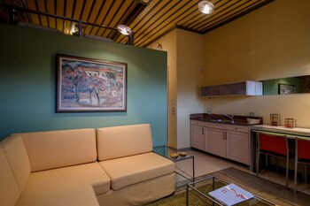 kiriaki guesthouse and suites