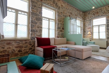 kiriaki guesthouse and suites