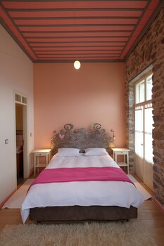 kiriaki guesthouse and suites