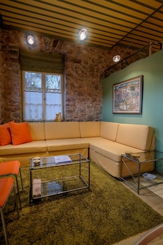 kiriaki guesthouse and suites