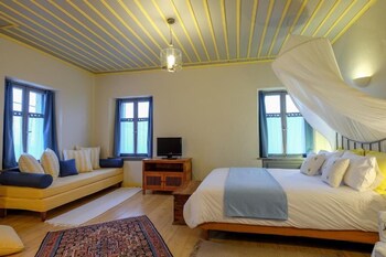 kiriaki guesthouse and suites