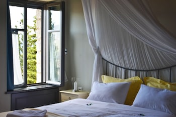 kiriaki guesthouse and suites
