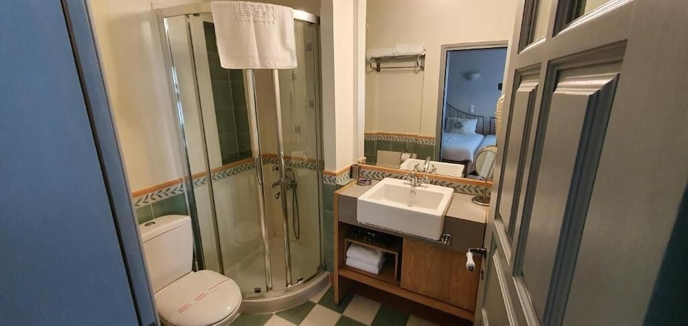 kiriaki guesthouse and suites