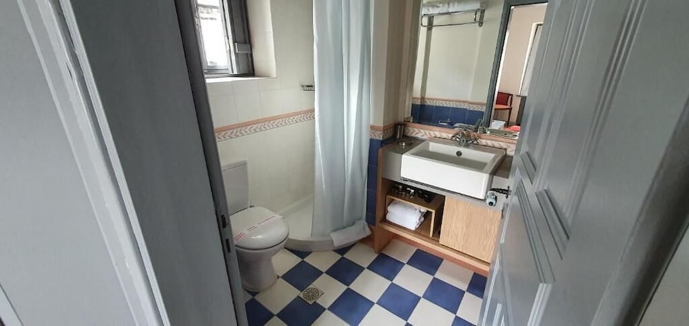kiriaki guesthouse and suites
