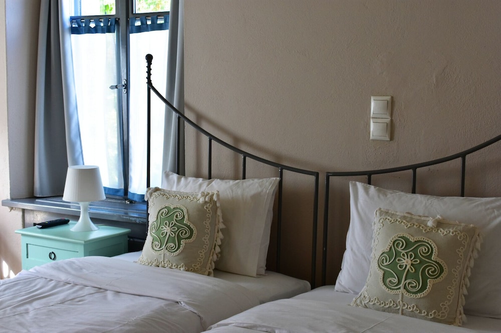 kiriaki guesthouse and suites