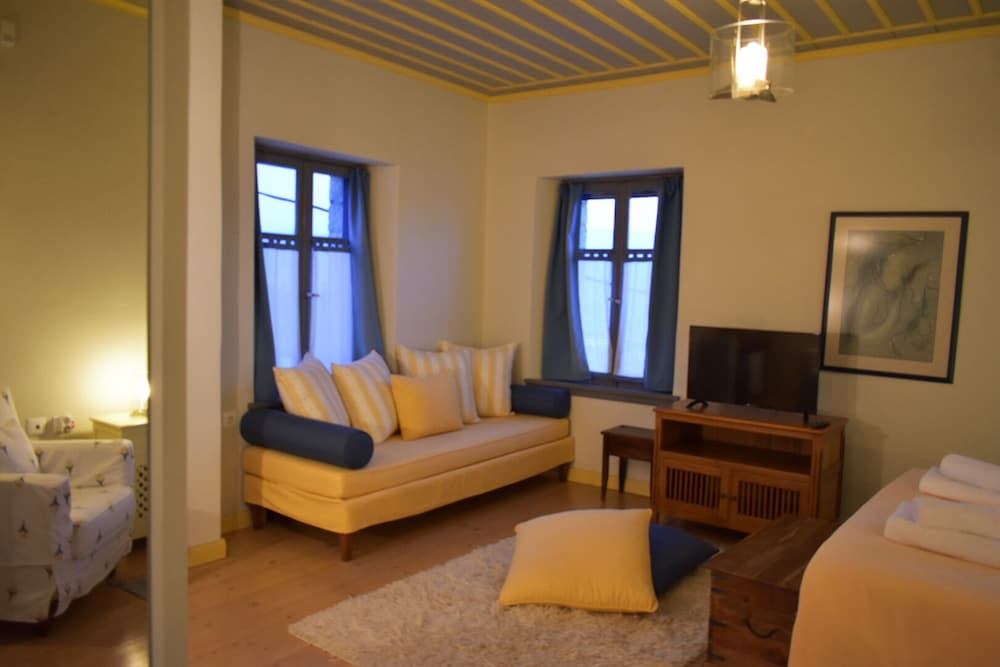 kiriaki guesthouse and suites