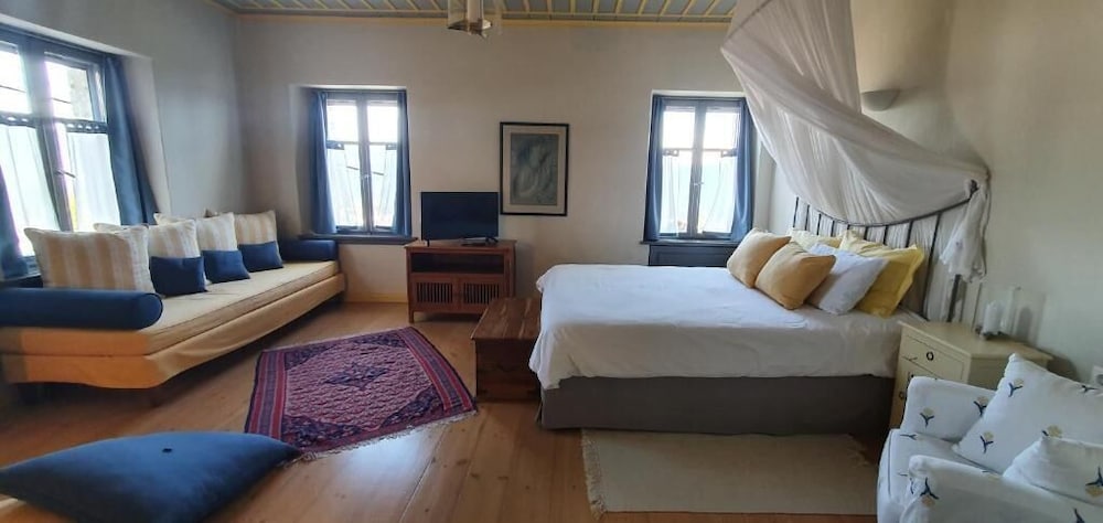 kiriaki guesthouse and suites