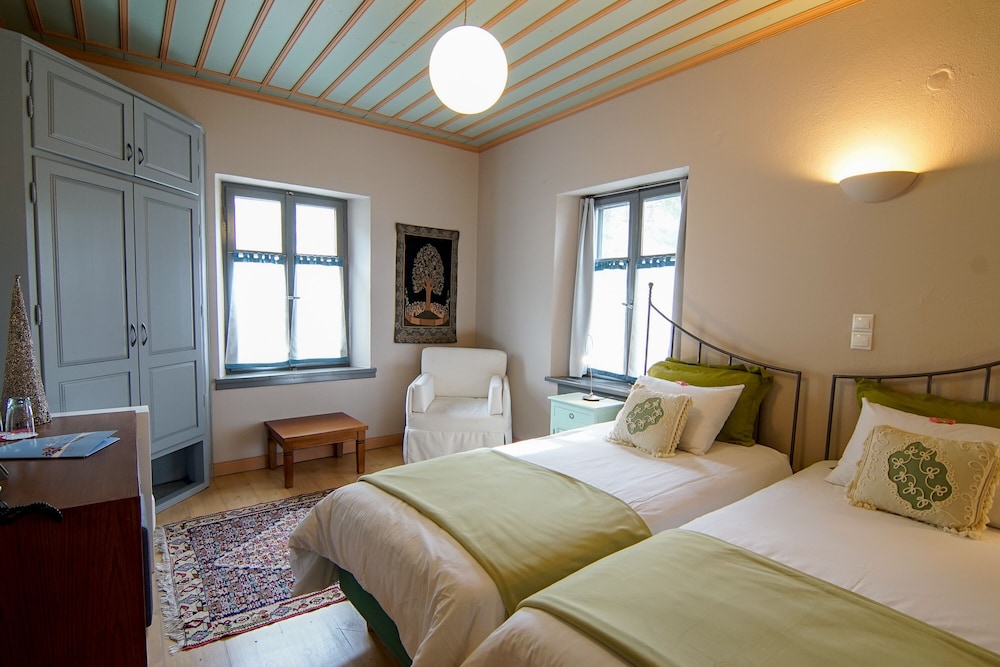 kiriaki guesthouse and suites