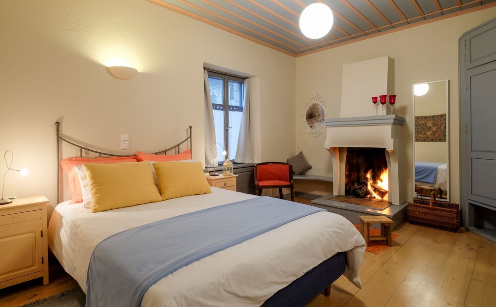 kiriaki guesthouse and suites