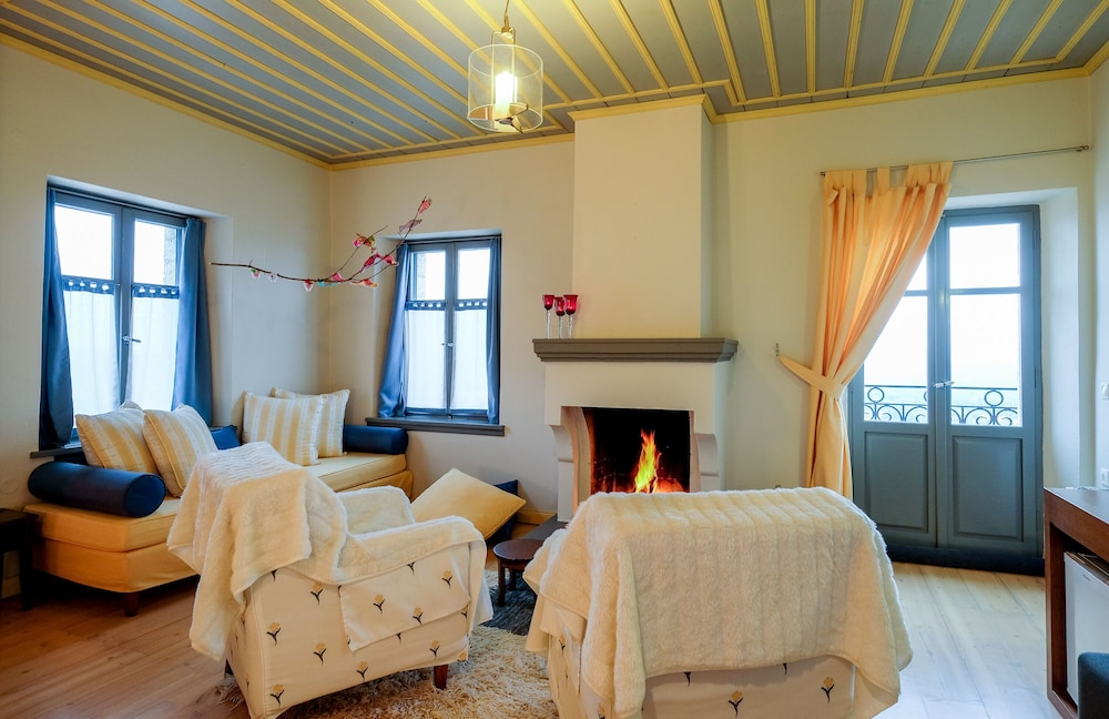 kiriaki guesthouse and suites