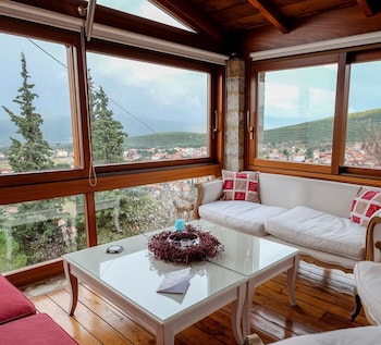 kiriaki guesthouse and suites