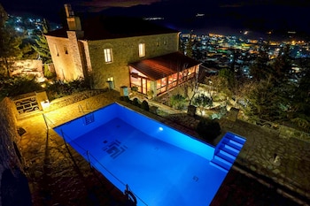 kiriaki guesthouse and suites