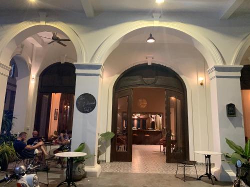 the j break boutique