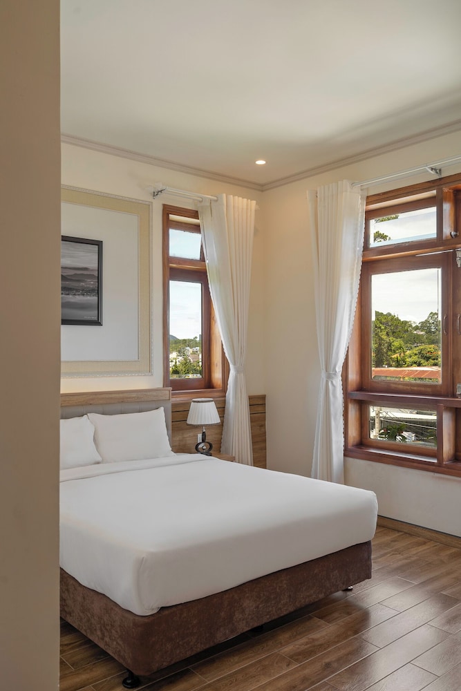 moon valley dalat hotel