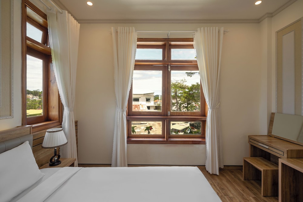 moon valley dalat hotel