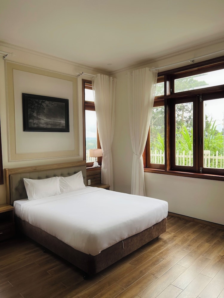 moon valley dalat hotel