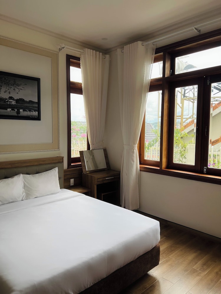 moon valley dalat hotel