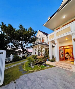 moon valley dalat hotel