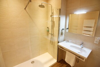 Hotel Du Tribunal,La Chapelle-Montligeon>>Belleme,3 star