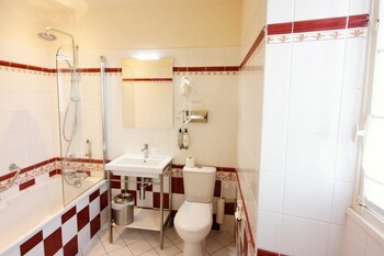 Hotel Du Tribunal,La Chapelle-Montligeon>>Belleme,3 star