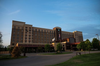 embassy suites by hilton minneapolis north