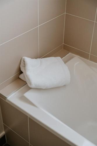 Hotel-Restaurant La Caborne,Dardilly>>Champagne-Au-Mont-D'or,2 star