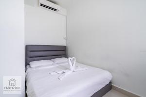 regalia residence klcc view sky pool by mc