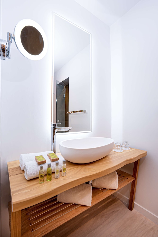 doubletree by hilton noumea ilot maitre resort