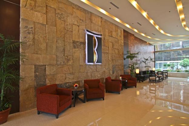 the b hotel