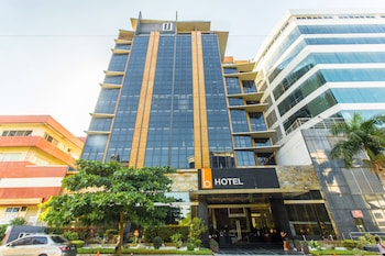 the b hotel