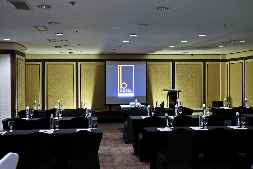 the b hotel